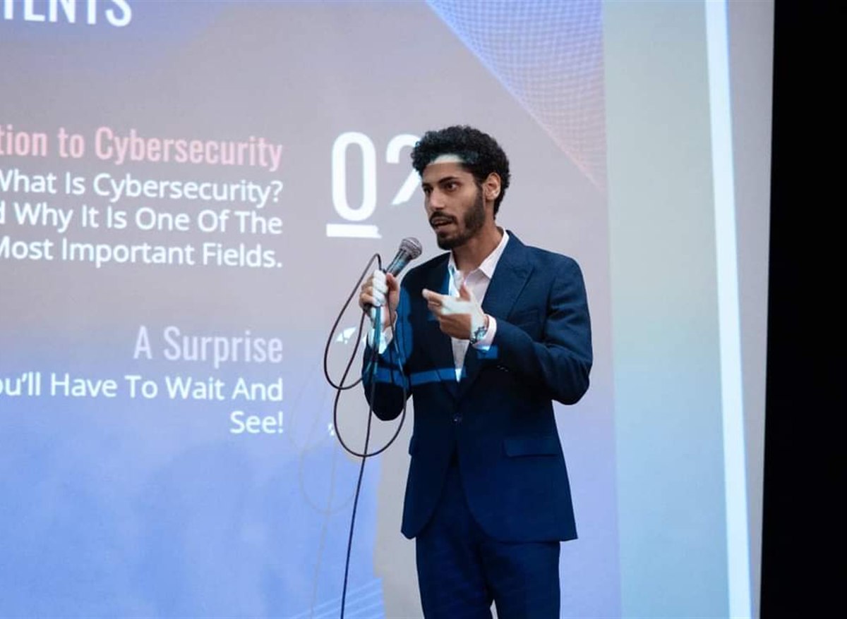 Mohab Gabber presenting a cybersecurity talk